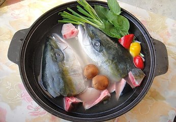  【成都火鍋培訓(xùn)】四川魚頭火鍋秘制香料、湯底