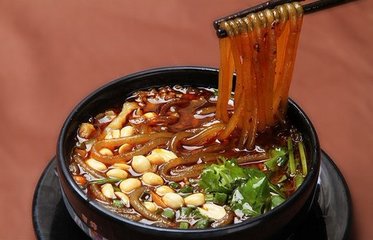 成都小吃肥腸粉搭配“鍋盔”，一個(gè)鍋盔3兩肉！