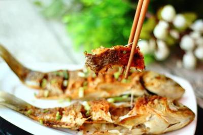 好吃到停不下筷子的香酥烤魚，做法簡(jiǎn)單，少油少鹽，吃起來(lái)更健康