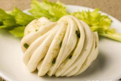 面食如此做才簡單，不發(fā)面、不用煮，比饅頭好吃，比花卷有嚼勁