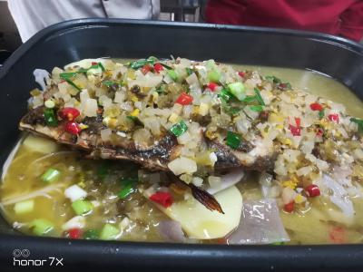 地道重慶萬(wàn)州烤魚技術(shù)培訓(xùn)，外焦里嫩回味無(wú)窮