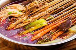 成都串串香底料技術(shù)培訓(xùn)哪里好？熬高湯選材培訓(xùn)