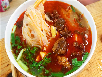  成都川味排骨面食技能訓(xùn)練哪里好？多年的面食經(jīng)驗