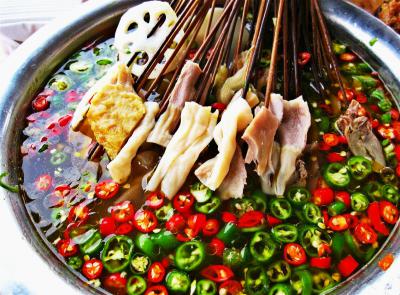  學(xué)青紅油缽缽雞技術(shù)做法哪里好？傳統(tǒng)的小吃