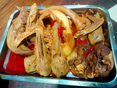 五香麻辣鹵菜技術(shù)培訓(xùn)中心哪家好？培訓(xùn)期間一次性收費