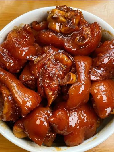 醬香豬蹄技術(shù)培訓(xùn)班在哪里有？成都蜀味緣小吃培訓(xùn)學(xué)校詳解
