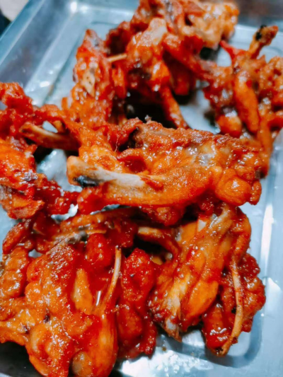 香辣雞鎖骨技術(shù)培訓(xùn)費(fèi)用詳解：蜀味緣餐飲小吃培訓(xùn)學(xué)校課程全解析