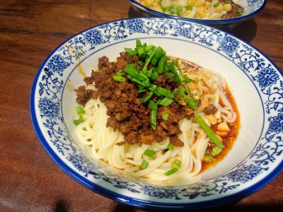 雜醬面技術(shù)培訓(xùn)哪家專業(yè)？蜀味緣面食培訓(xùn)學(xué)校深度解析