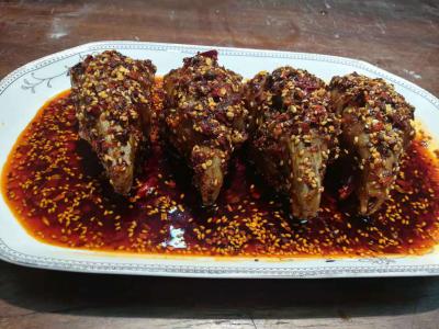 麻辣兔頭技術(shù)培訓(xùn)學(xué)校哪家好？蜀味緣餐飲培訓(xùn)班深度解析