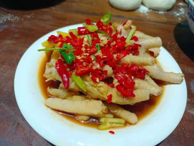 泡椒鳳爪技術培訓哪里找？蜀味緣小吃培訓學?？孔V嗎？