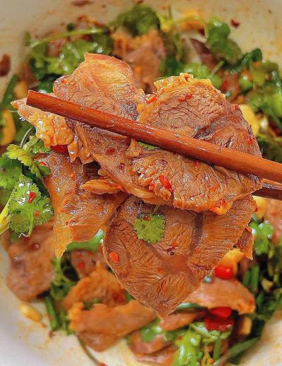 涼拌菜涼拌牛肉技術(shù)培訓(xùn)班選哪家好？蜀味緣小吃培訓(xùn)學(xué)校專業(yè)解析