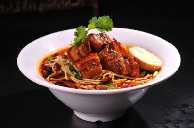 鹵肉面技術(shù)培訓(xùn)中心地址在哪里？蜀味緣小吃培訓(xùn)學(xué)校