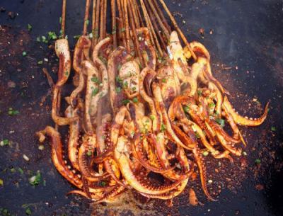 鐵板魷魚技術(shù)培訓(xùn)學(xué)校哪家好？成都蜀味緣餐飲培訓(xùn)學(xué)校