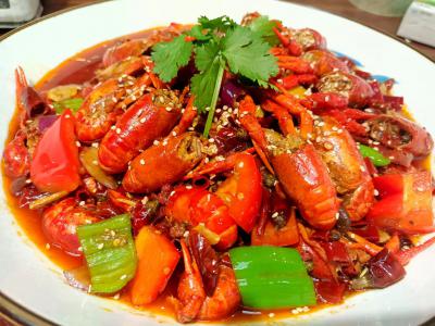 麻辣小龍蝦技術培訓內(nèi)容有哪些？蜀味緣餐飲培訓學校