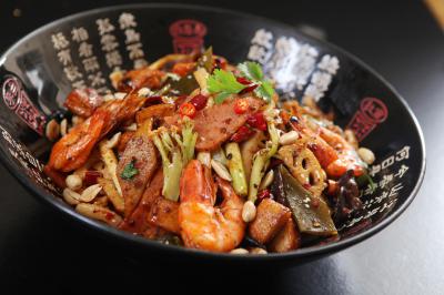 麻辣香鍋技術(shù)培訓(xùn)班多少錢？蜀味緣小吃培訓(xùn)班比較合理