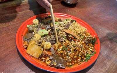 重慶麻辣燙技術(shù)培訓(xùn)學(xué)校哪家好？蜀味緣餐飲培訓(xùn)班一對一教學(xué)